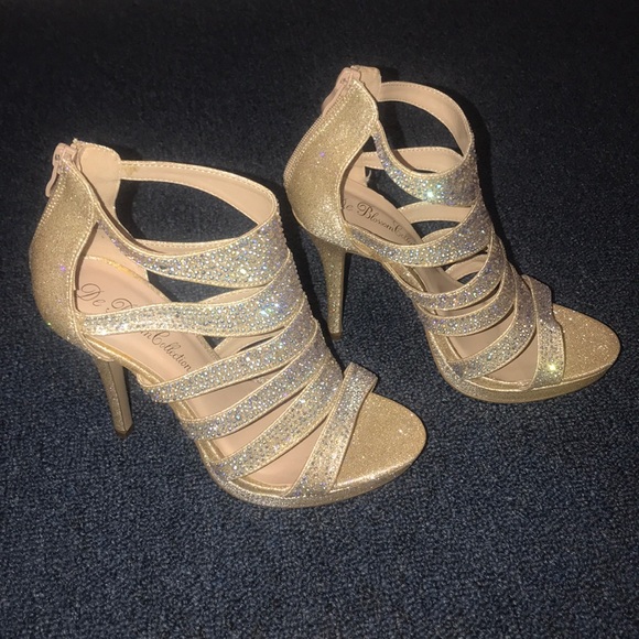 BEAUTIFUL GOLDEN HEELS 💛✨ - Picture 2 of 4